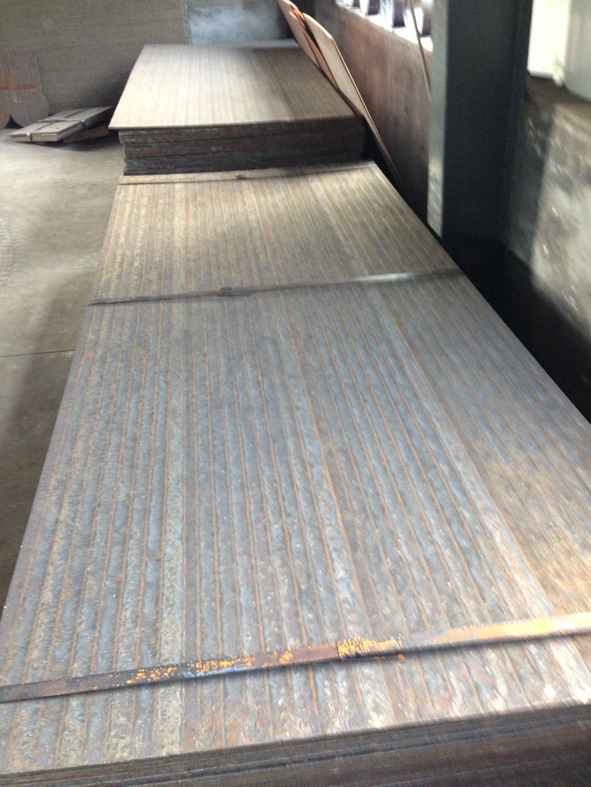 告别频繁更换：为您的挖掘机铲斗选择一款“硬核”堆焊耐磨钢板