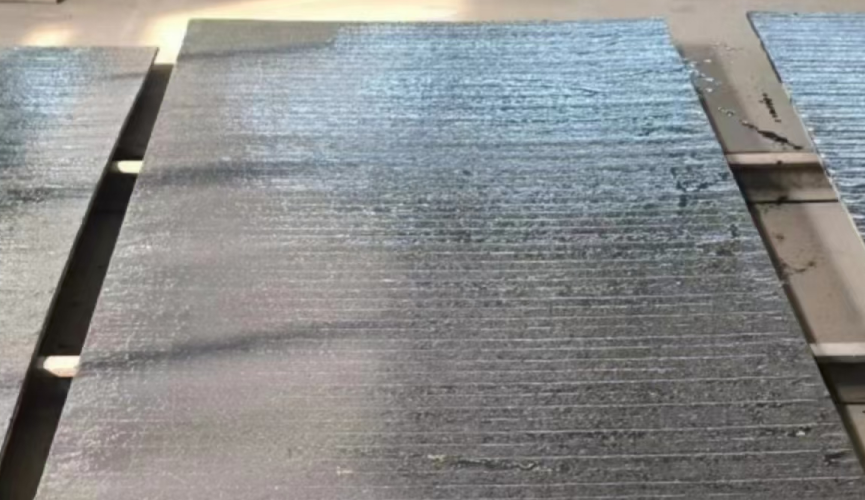 堆焊耐磨板应对水泥生产设备磨损难题