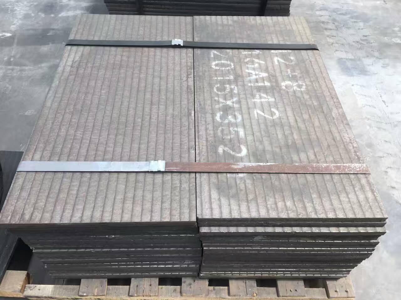 双金属堆焊耐磨板技术如何攻克溜槽磨损困局